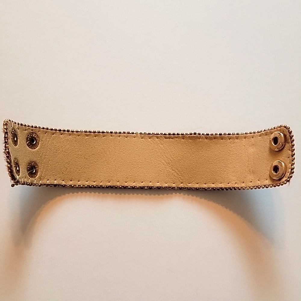 Express Furry Bracelet - Picture 5 of 5